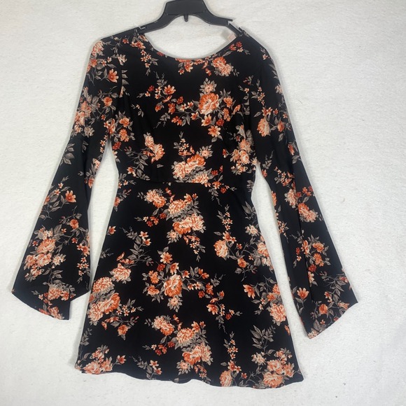 Forever 21 Dresses & Skirts - Forever 21 Floral Skater Dress Women's Small Black Long Bell Sleeve Fit & Flare